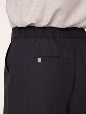 Joya mid-rise straight leg black pant close up