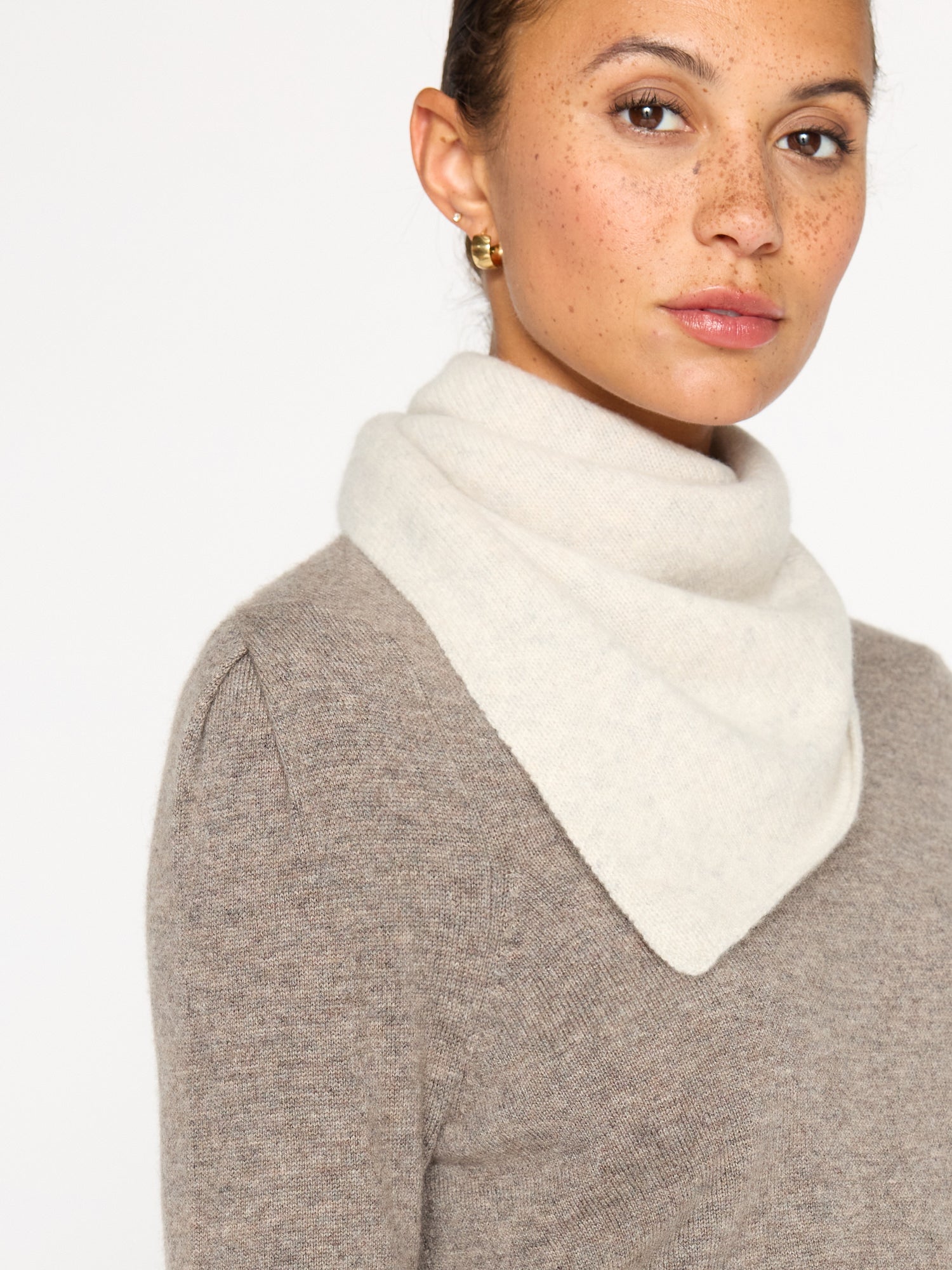 The Cashmere Neck Square